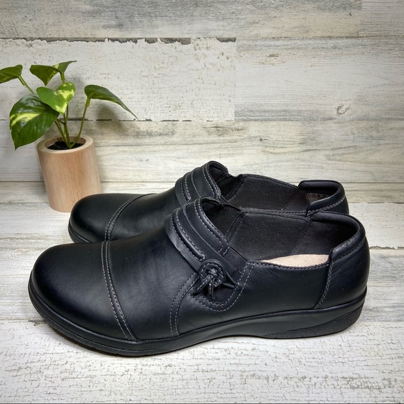 Clarks Collection Black Leather Slip On Shoes - Picture 3 of 7